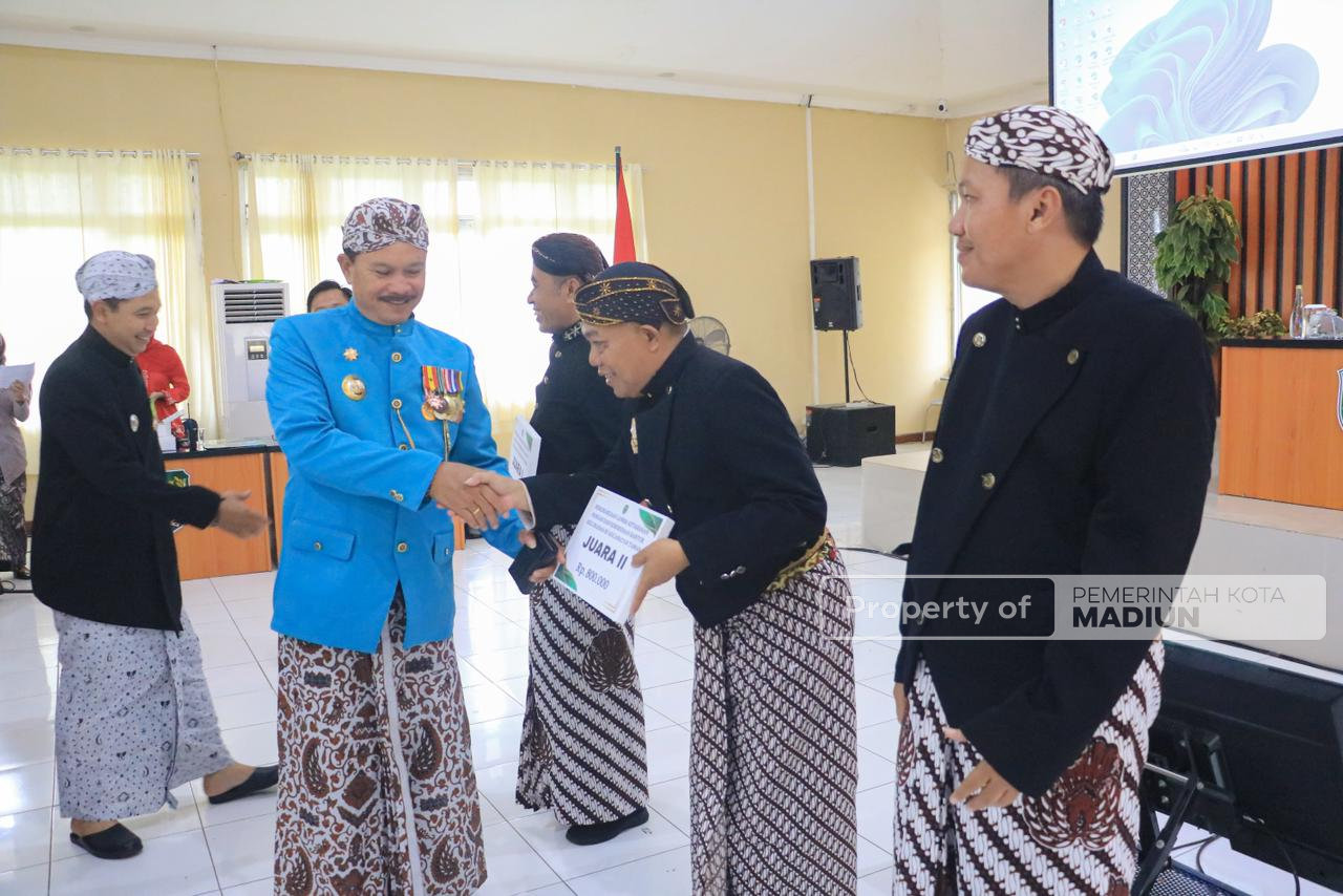 Hadiri Pembinaan Pegawai Kecamatan Taman, Wali Kota Madiun Tekankan Tiga Prioritas dalam Bekerja