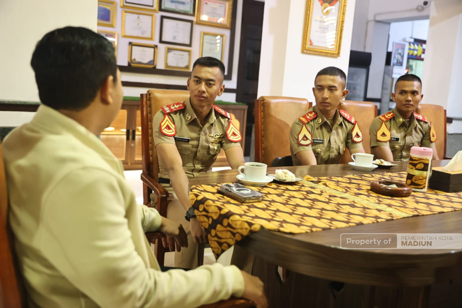 Empat Taruna Akmil dan AAU Bersilaturahmi, Plt Wali Kota Titip Jaga Kota Madiun Dimana Saja