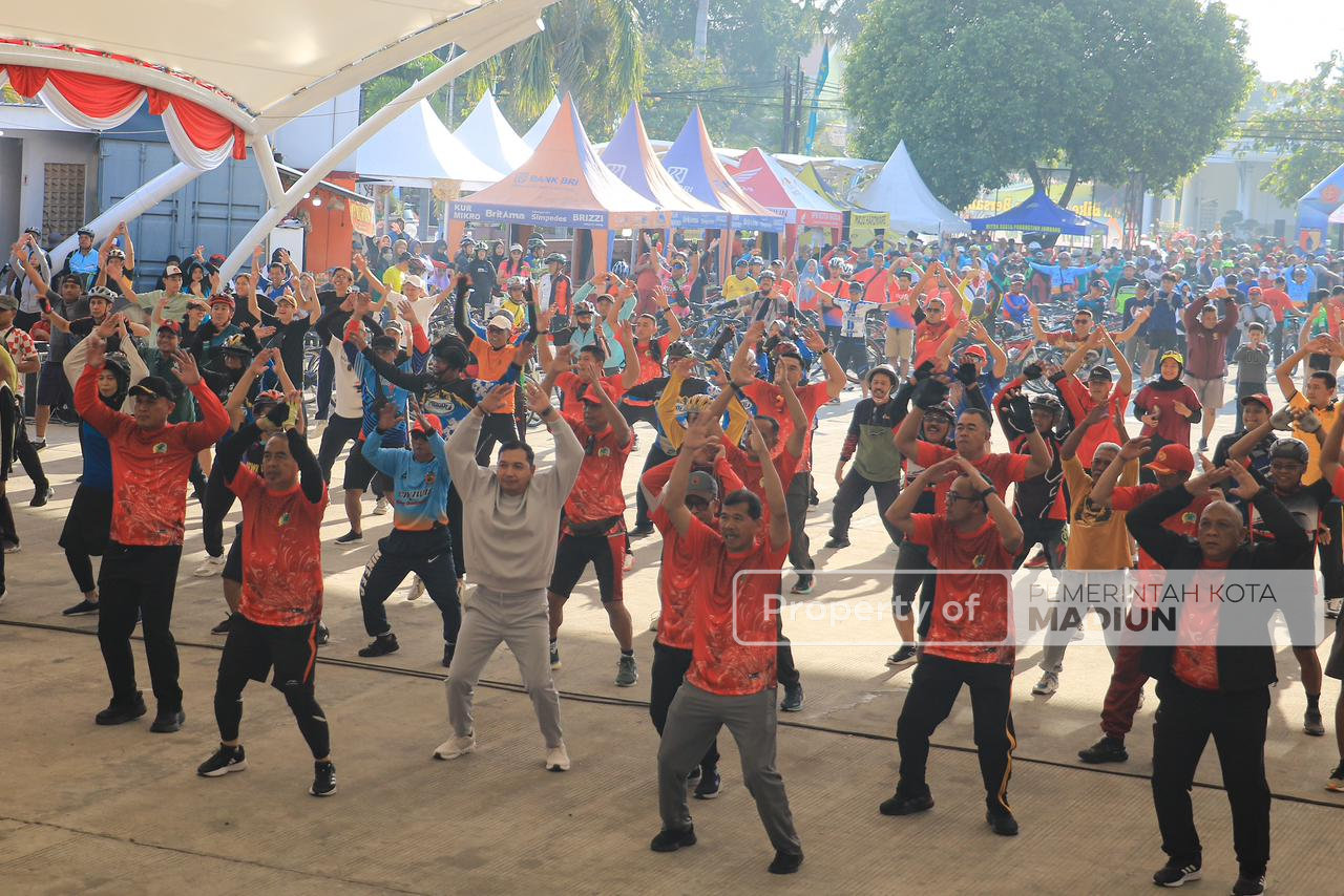 Tutup Rangkaian Perayaan HUT ke-80 TNI, Korem 081/Dhirotsaha Jaya Gelar Fun Bike dan Senam Bersama