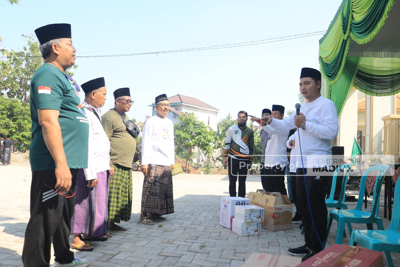 Semangat Bangun Silaturahmi, Wawali Apresiasi Santri dan Warga Lewat Sepeda Santai Hari Santri