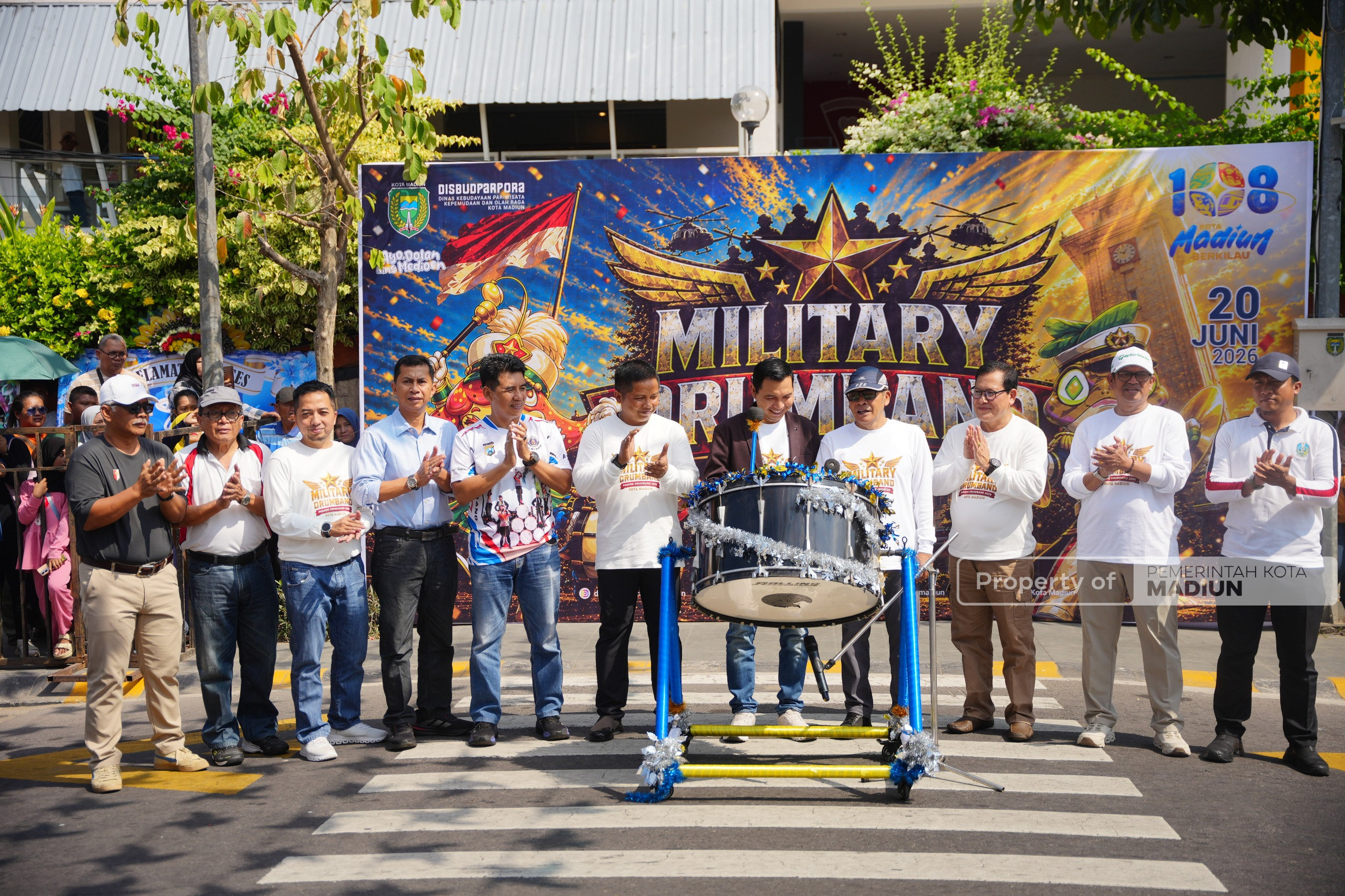 Parade Military Drumband Semarakkan HUT ke-108 Kota Madiun, Plt Wali Kota Harap Ekonomi Lokal Kian Bergeliat