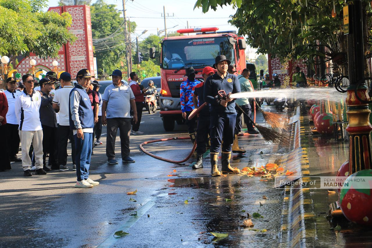 Pimpin Apel Kerja Bhakti 3 Pilar, Plt Wali Kota Madiun Harap Kota Bersih Sambut Lebaran