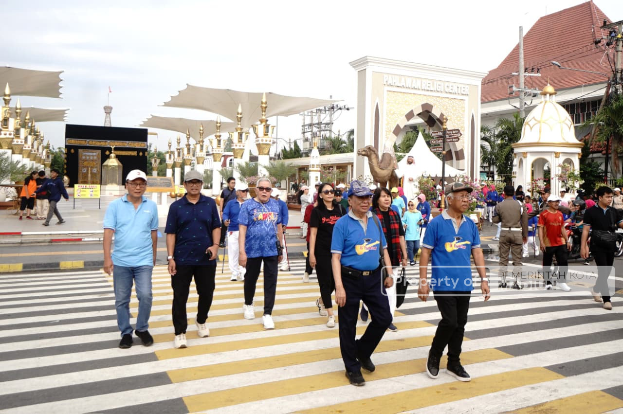 Olahraga Bersama Para Profesor Unair, Wali Kota Kenalkan Kota Sekaligus Minta Saran Masukan