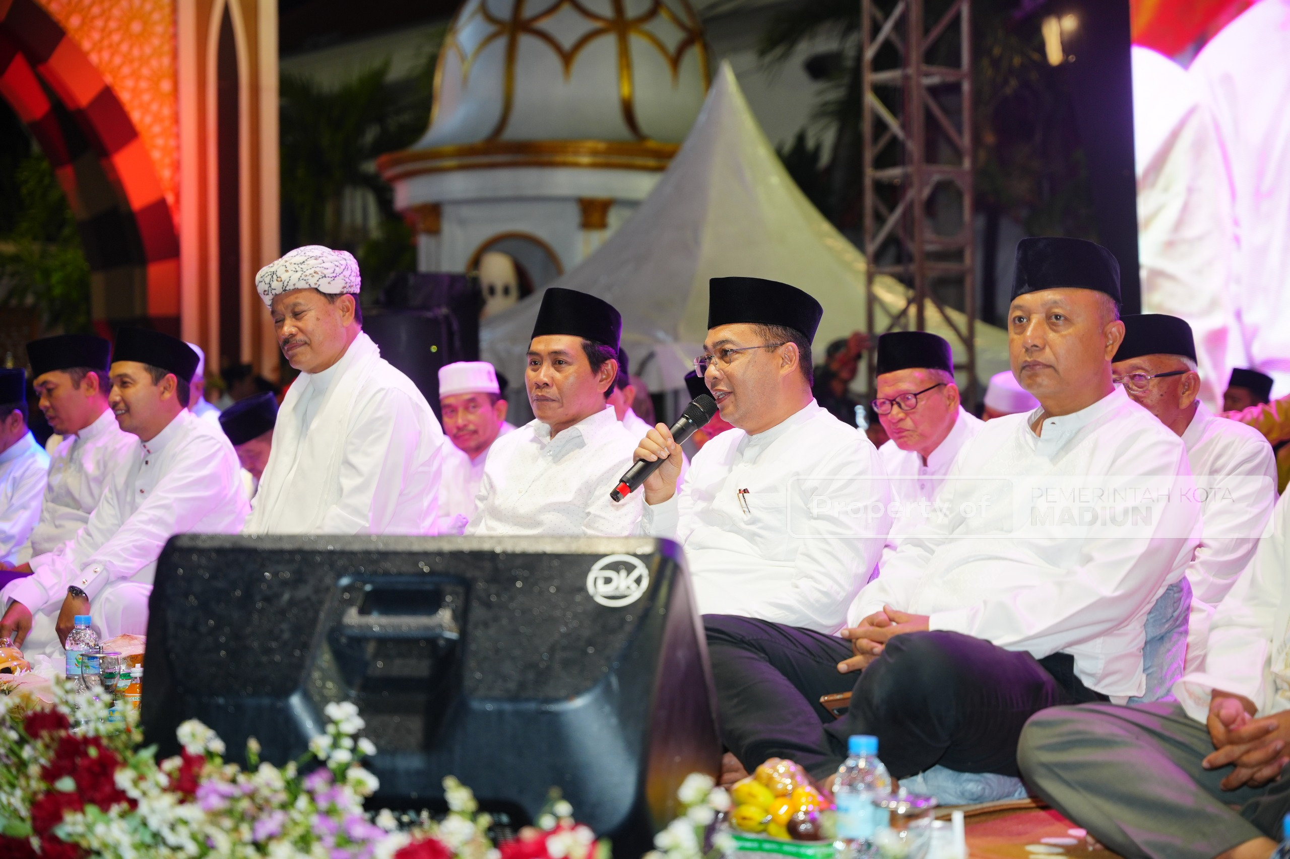 Hadiri Pengajian Damai Bersama KH. Anwar Zahid, Wali Kota Madiun: Keberhasilan Kota Madiun Berkat Doa dan Dukungan Masyarakat