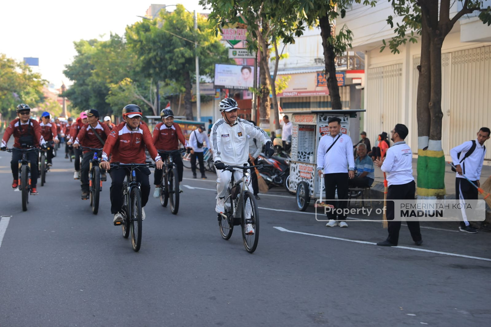 Wali Kota Madiun Ajak OPD Kerja Bakti dan Cek Poskamling