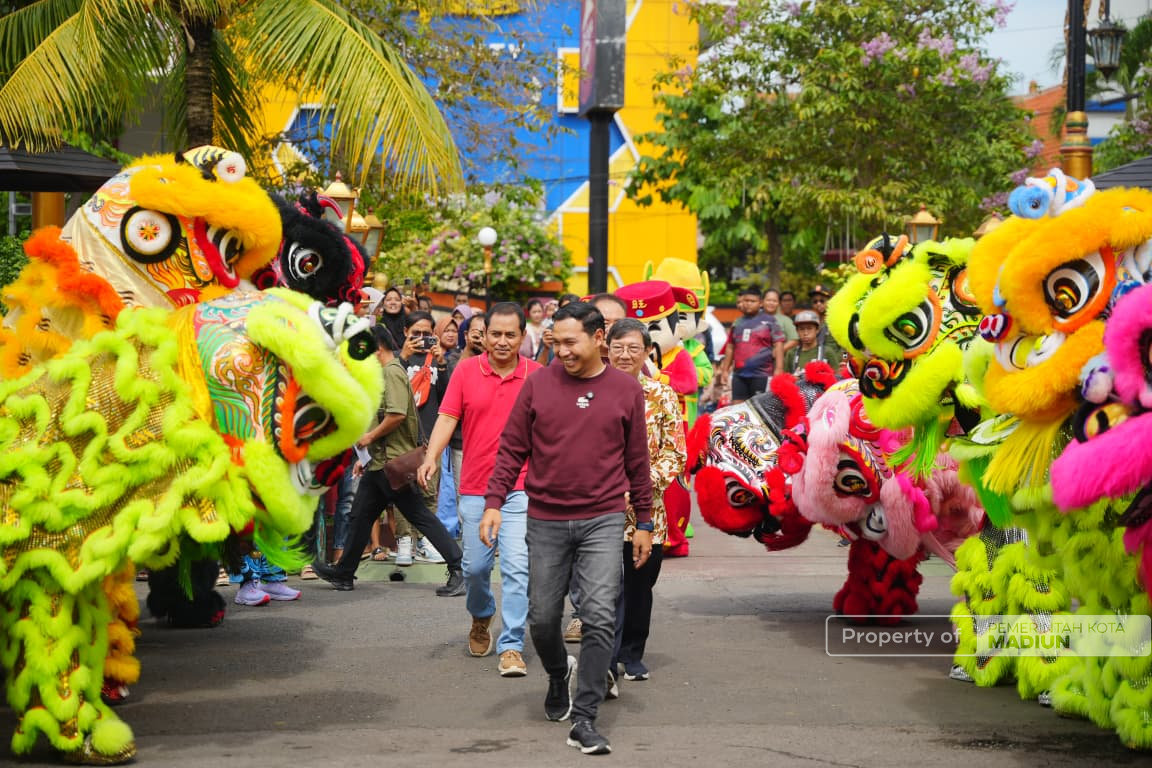 Berangkatkan Kirab Barongsai Imlek, Plt Wali Kota Madiun Harap Semangat Kreativitas dan Kebersamaan Terjaga