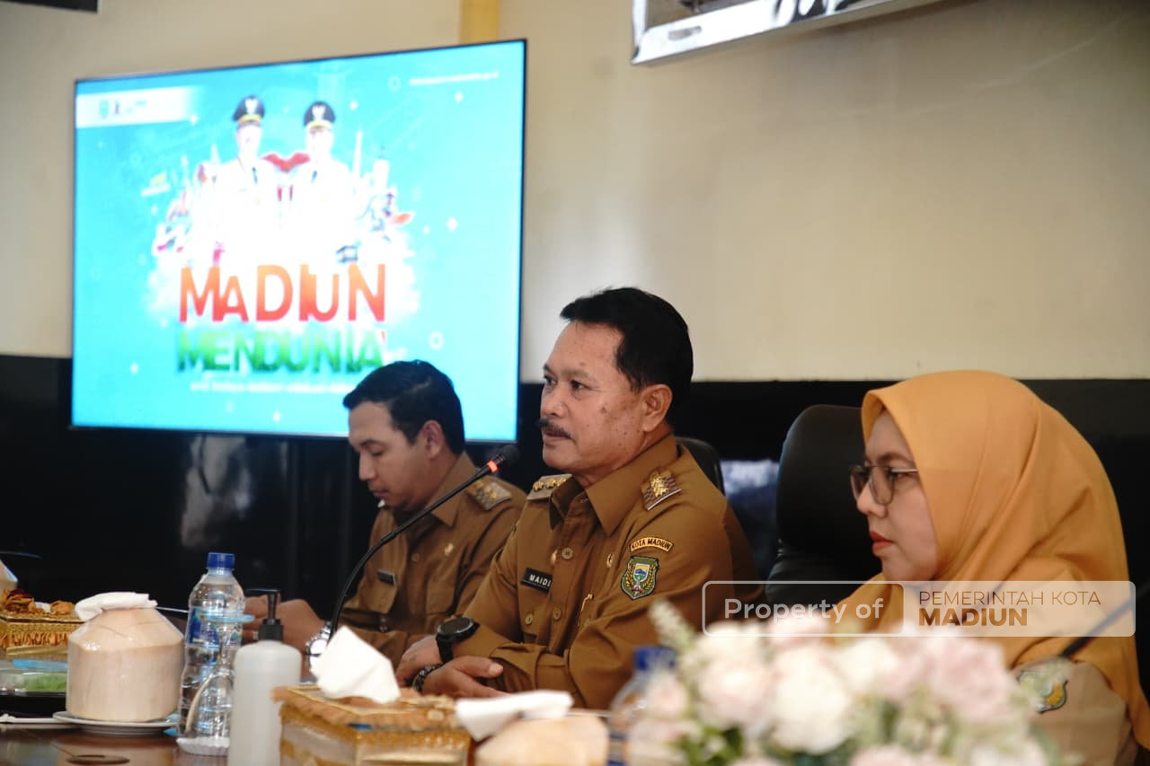 Beri Pembinaan Pegawai Dinas Perdagangan, Wali Kota Targetkan Pasar Tradisional Zero Sampah di 2026