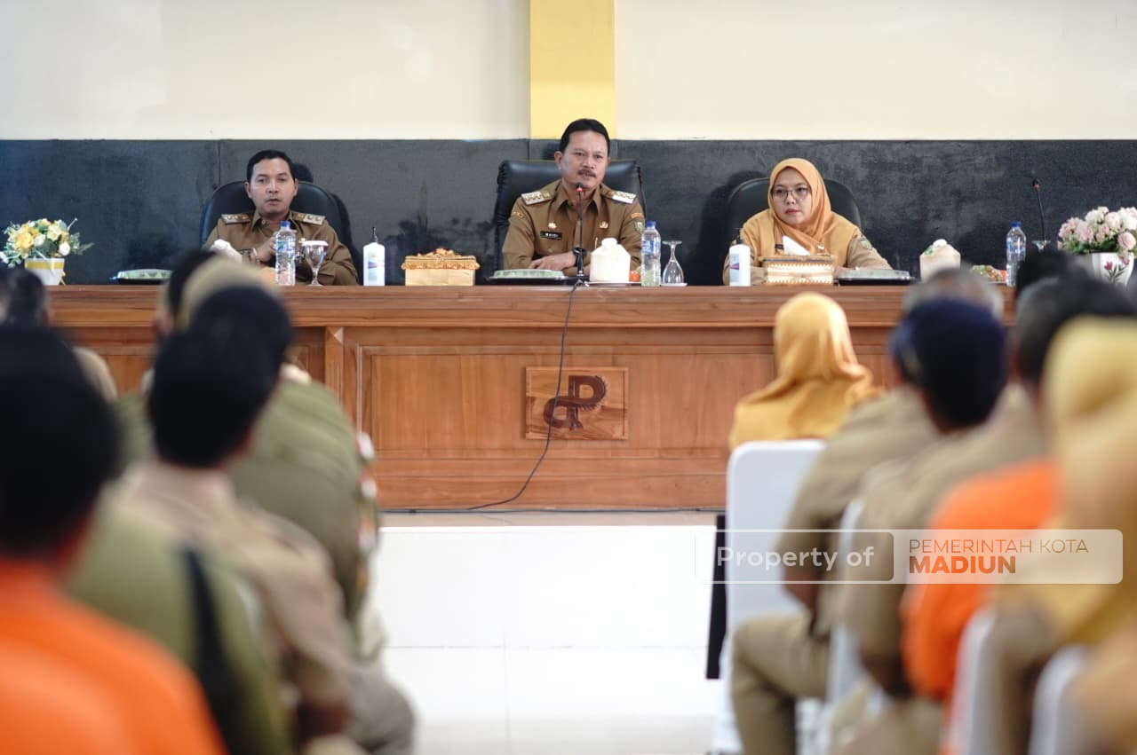 Beri Pembinaan Pegawai Dinas Perdagangan, Wali Kota Targetkan Pasar Tradisional Zero Sampah di 2026