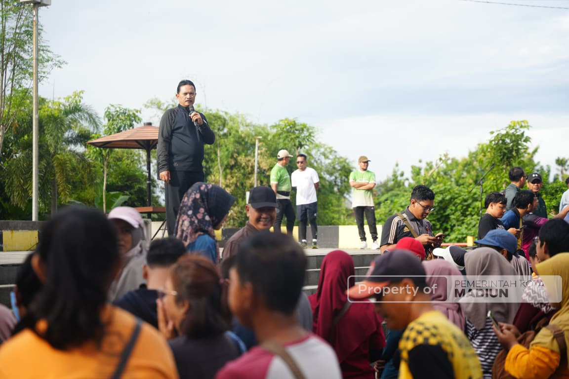 Wali Kota Madiun Lakukan Pembinaan, Tegaskan Penataan Pedagang Taman Bantaran Menuju Kawasan Strategis 2026