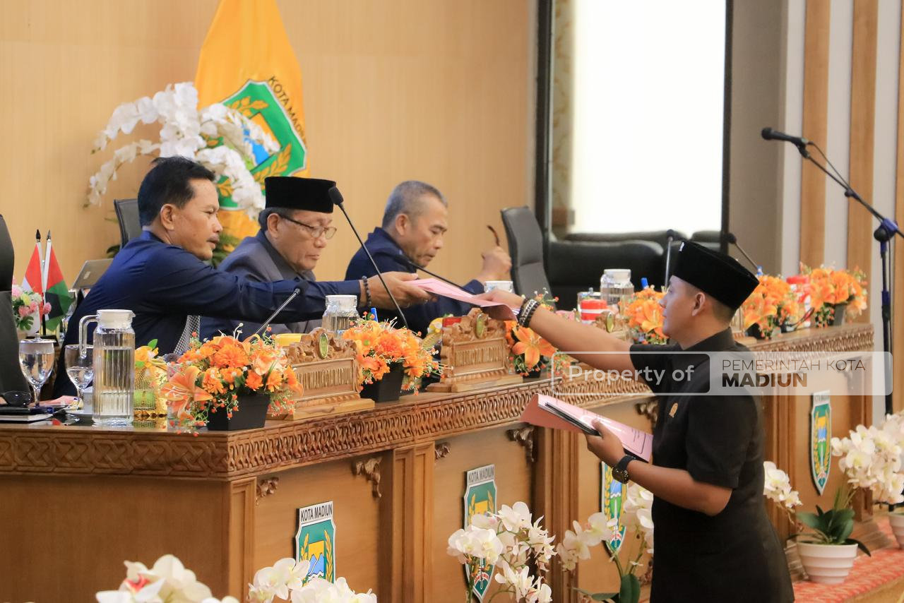 Pembahasan Raperda APBD 2026 Berlanjut, Fraksi-Fraksi DPRD Kota Madiun Sampaikan PU Dalam Paripurna