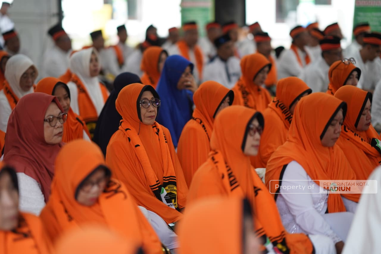 Jelang Keberangkatan Haji, Plt Wali Kota Madiun Ingatkan CJH Jaga Kesehatan dan Ikuti Arahan Pembimbing
