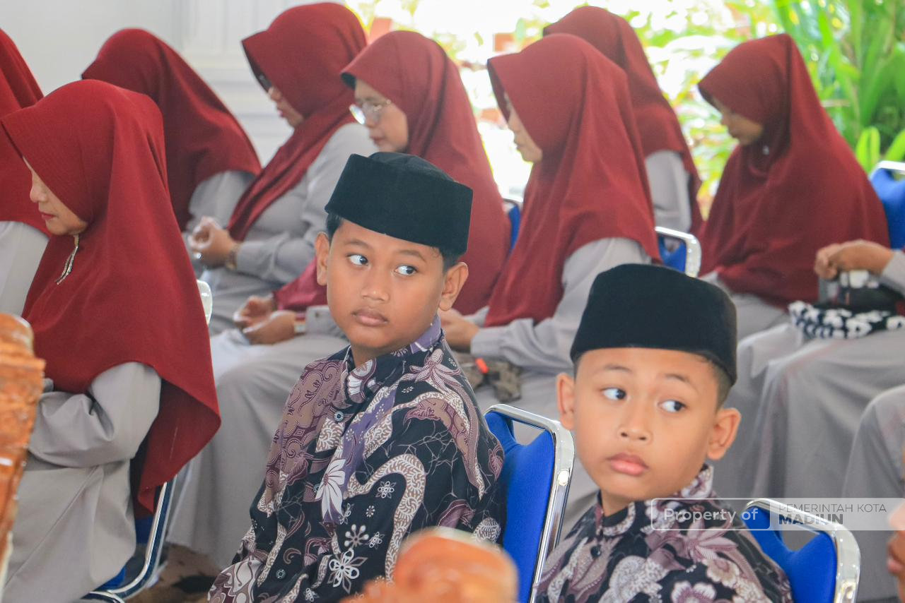 Hadiri Halal Bihalal Majelis Ta’lim, Plt Wali Kota Madiun Tekankan Penguatan SDM guna Pengentasan Kemiskinan