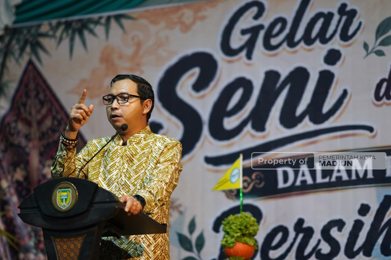 Hadiri Puncak Bersih Desa Madiun Lor, Plt Wali Kota Apresiasi Kreativitas Warga