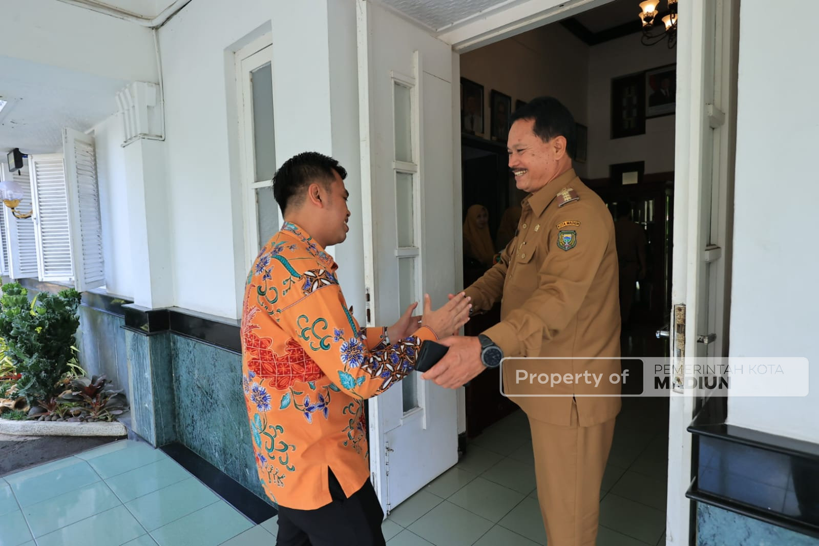 Terima Kunjungan Kerja Pemkot Blitar, Wali Kota Madiun Paparkan Akuntabilitas Keuangan dan Perkembangan Pembangunan Kota