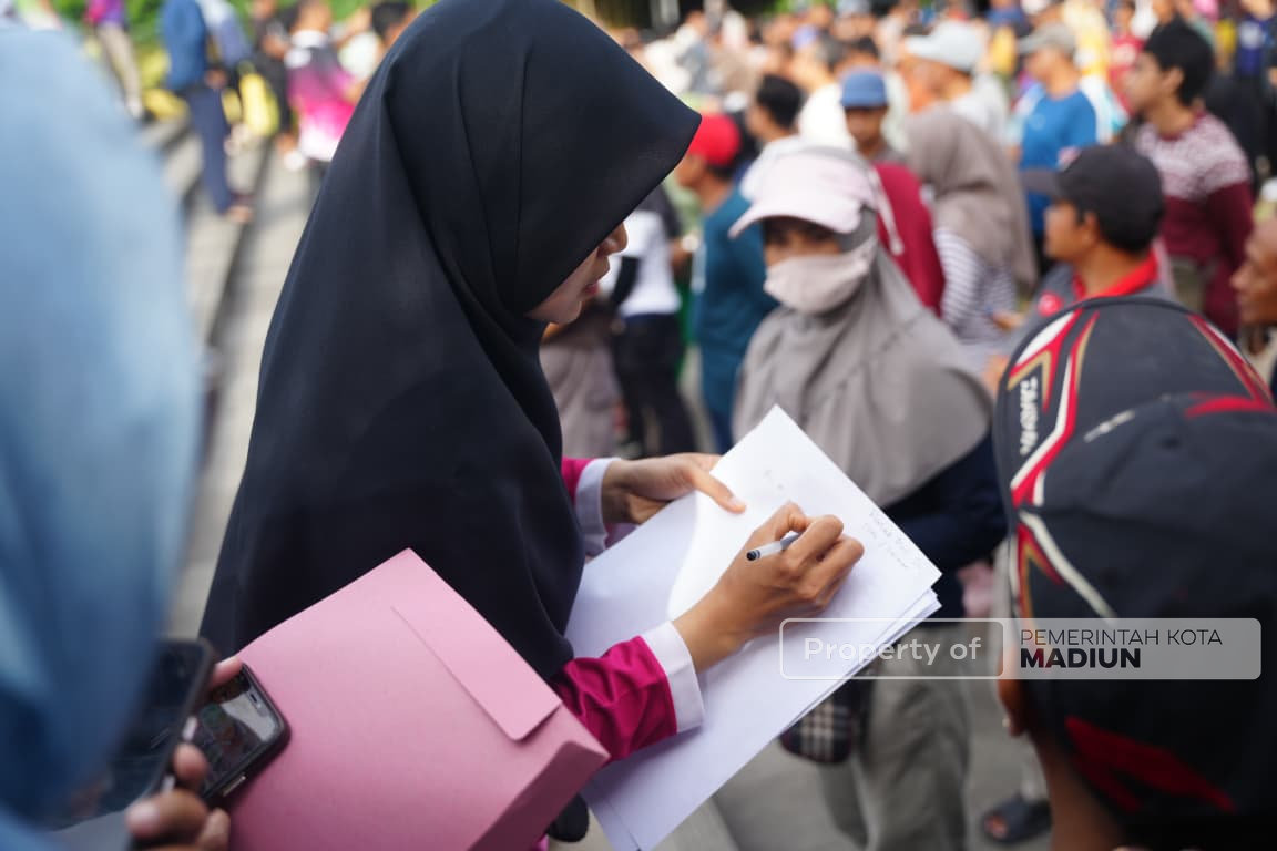 Wali Kota Madiun Lakukan Pembinaan, Tegaskan Penataan Pedagang Taman Bantaran Menuju Kawasan Strategis 2026