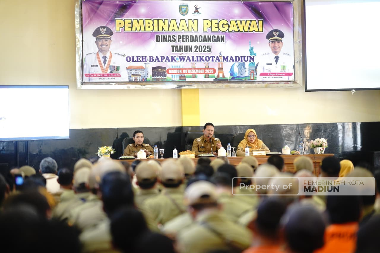 Beri Pembinaan Pegawai Dinas Perdagangan, Wali Kota Targetkan Pasar Tradisional Zero Sampah di 2026