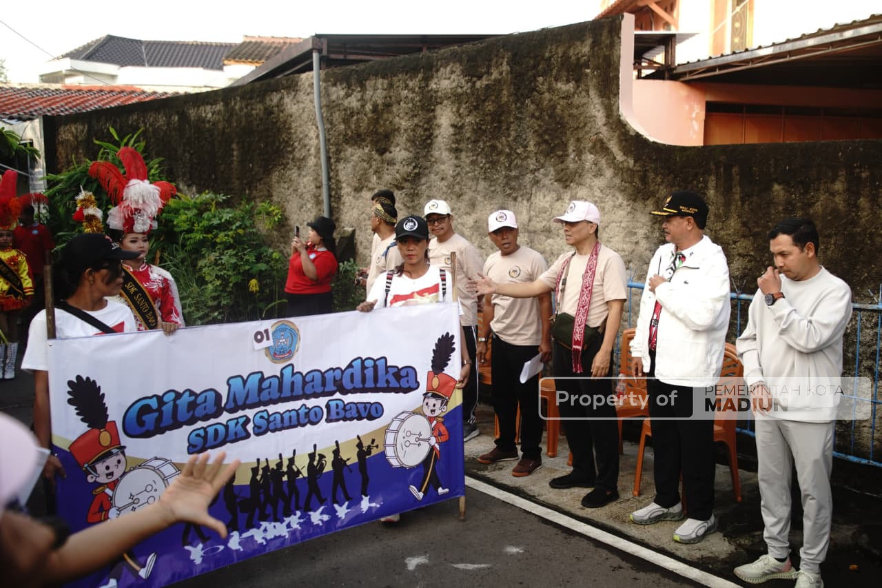 Berangkatkan Jalan Santai Budaya HUT ke-26 Paroki Mater Dei Madiun, Wali Kota Beri Selamat dan Apresiasi Kegiatan